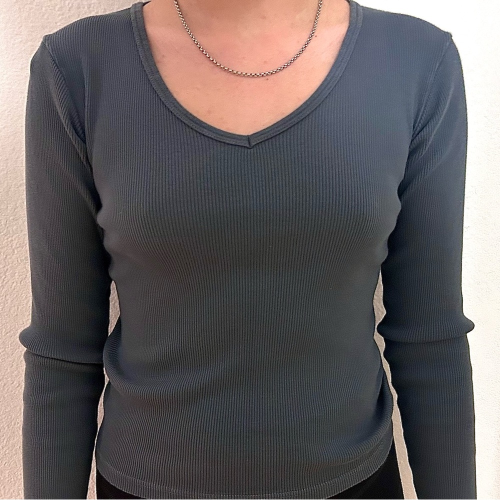 Brandy Melville Like New and Barely Worn Gray Ribbed V-Cut Neckline Long Sleeve